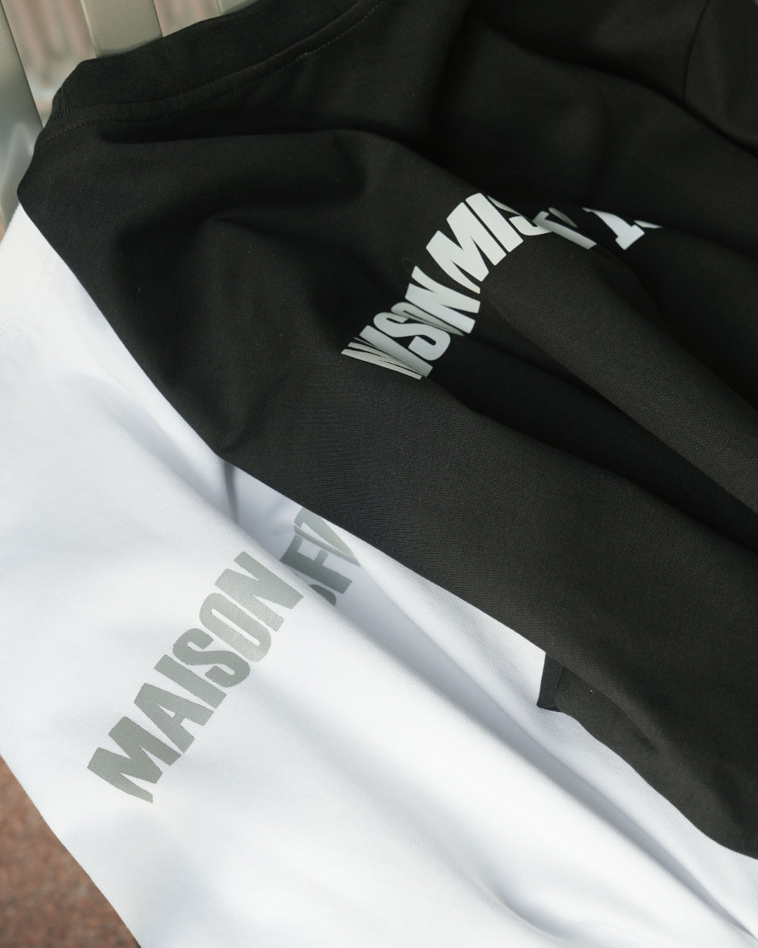 Kiss of light - Heavyweight Oversized Tee - White or Black