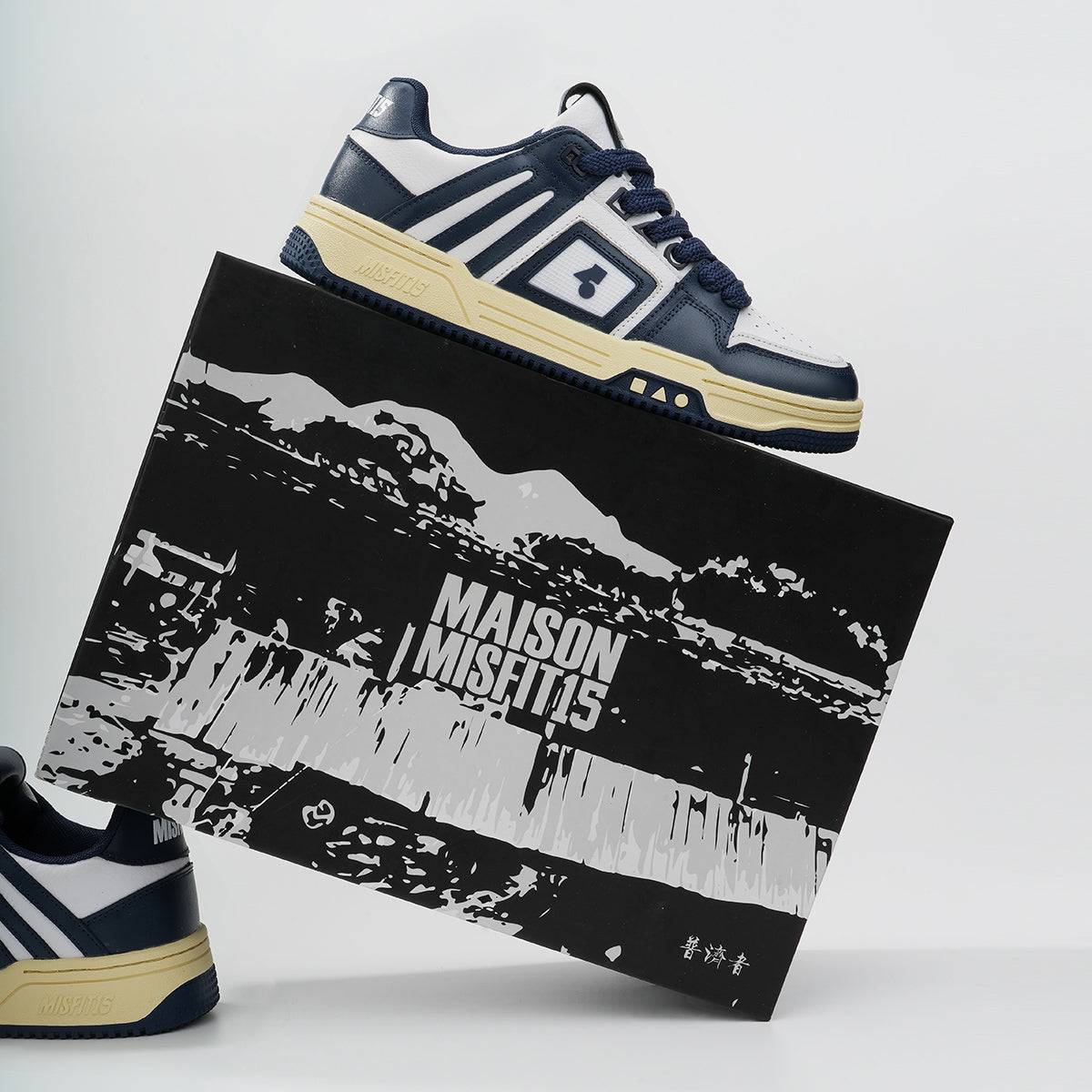 M001 - Sneaker - Navy